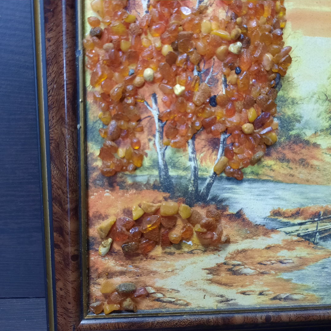 Картина с янтарём "Осенний лес", размер полотна 14.5х20.5 см. . Картинка 2
